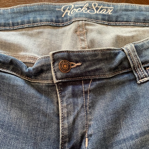 Old Navy Rockstar Jeans regular length. - Picture 2 of 5